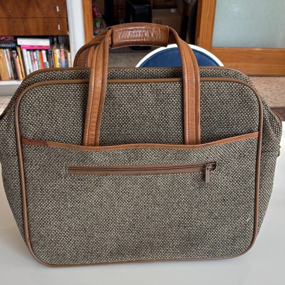 Elegant Vintage 1970’s  Brown and Gray Laptop Bag or carry one luggage - Picture 2 of 6